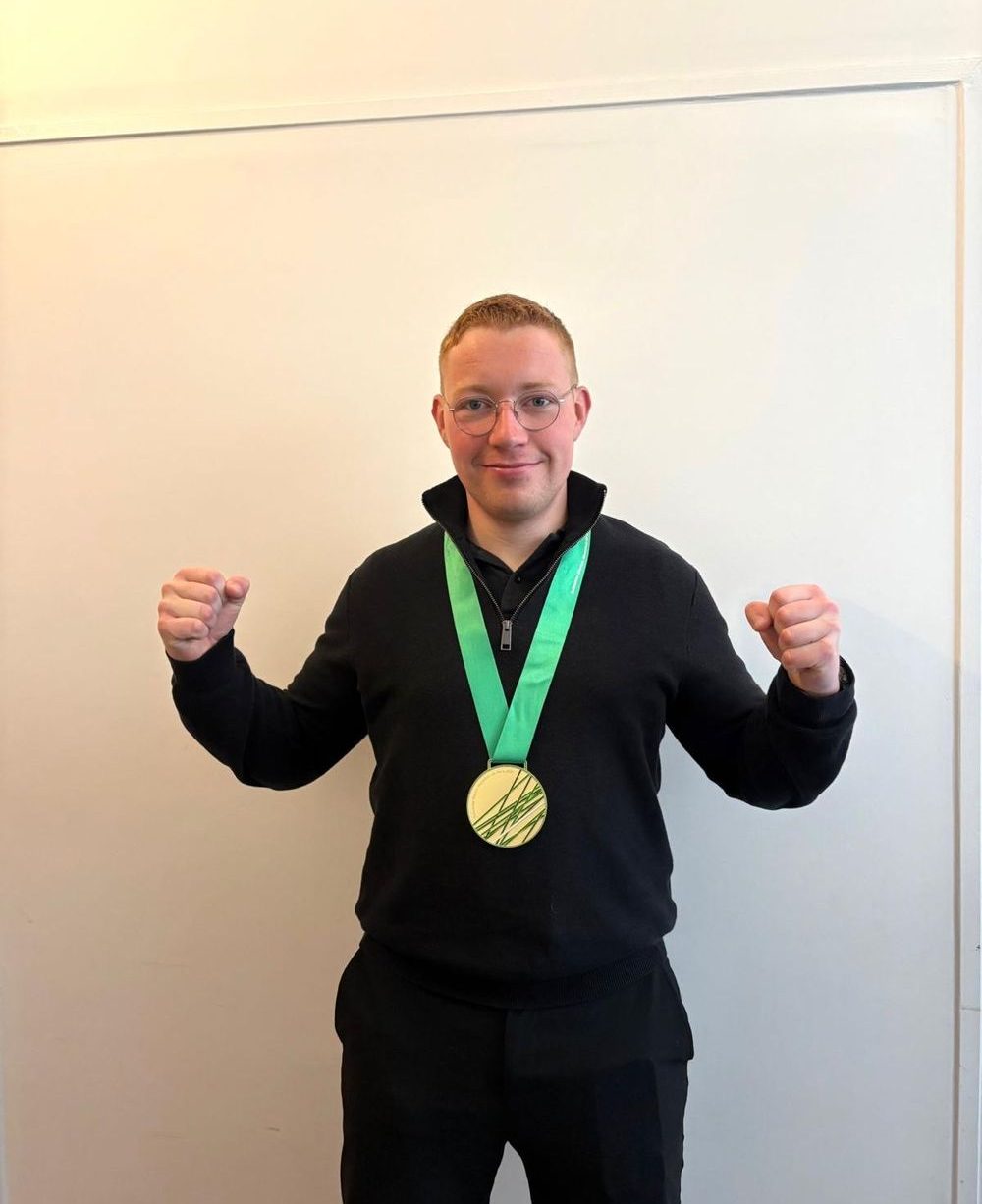 Hugo avec sa médaille